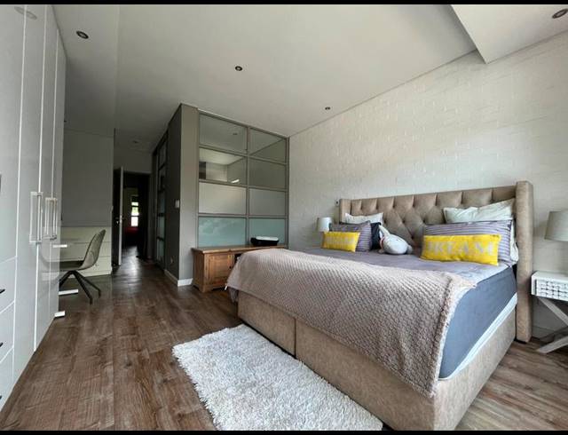 3 BEDROOM DUPLEX FOR SALE IN MENLO PARK